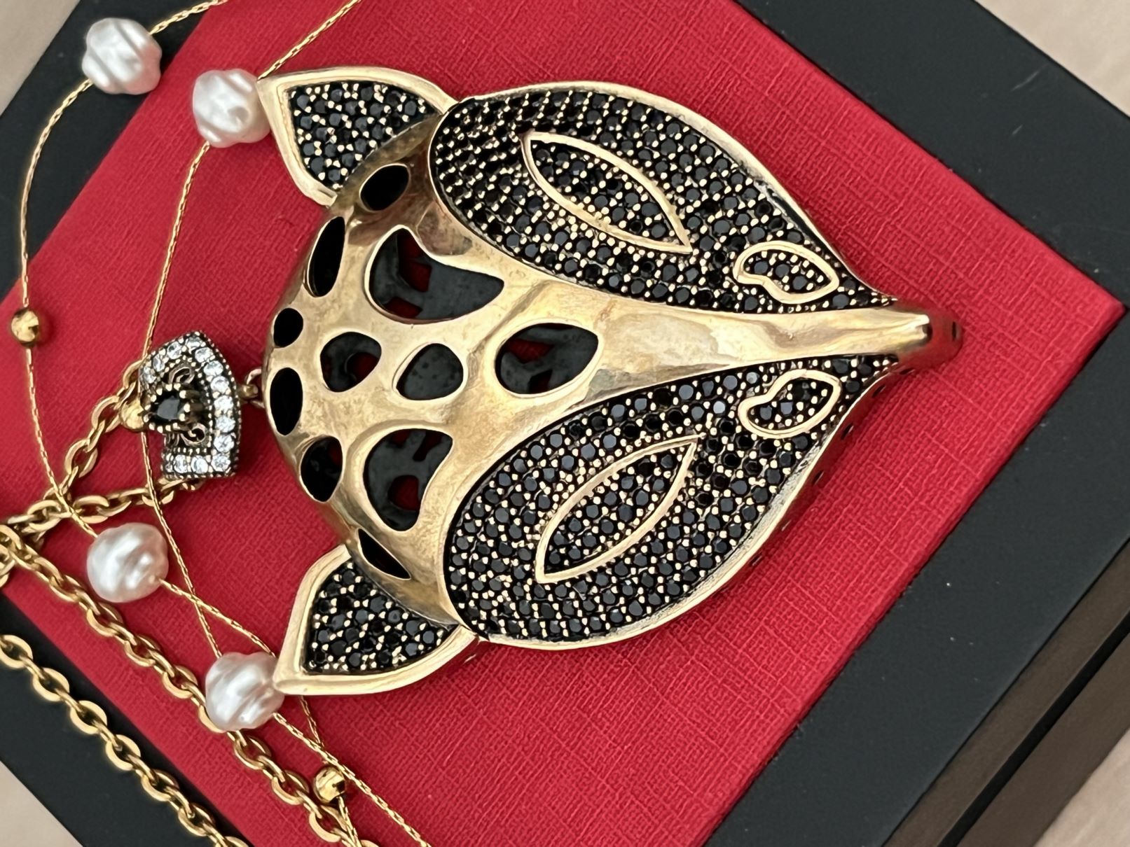 قلادة أنيقة ومميزة